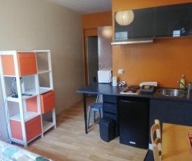 Studio orange